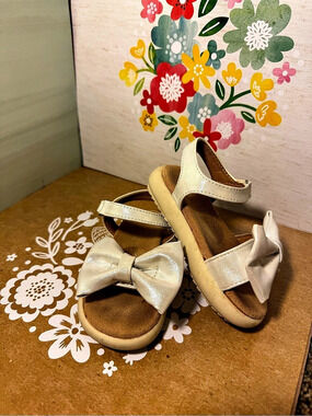 Girls Silver Bow Sandals Size Toddler 5
